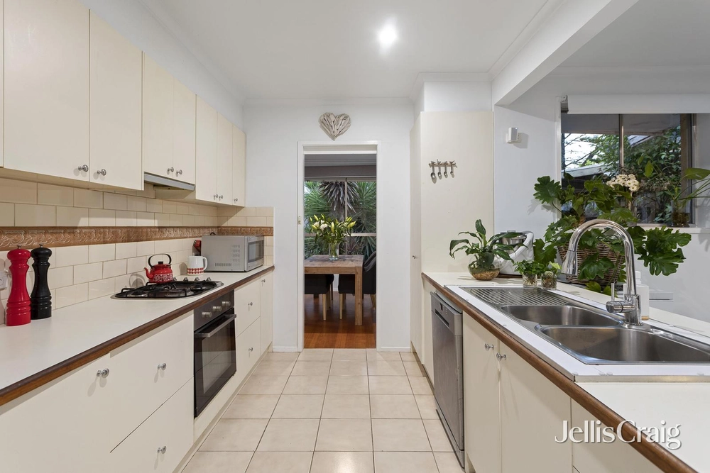 17 Lockhart Road, Ringwood North, Vic 3134, thumbnail 4 of 4
