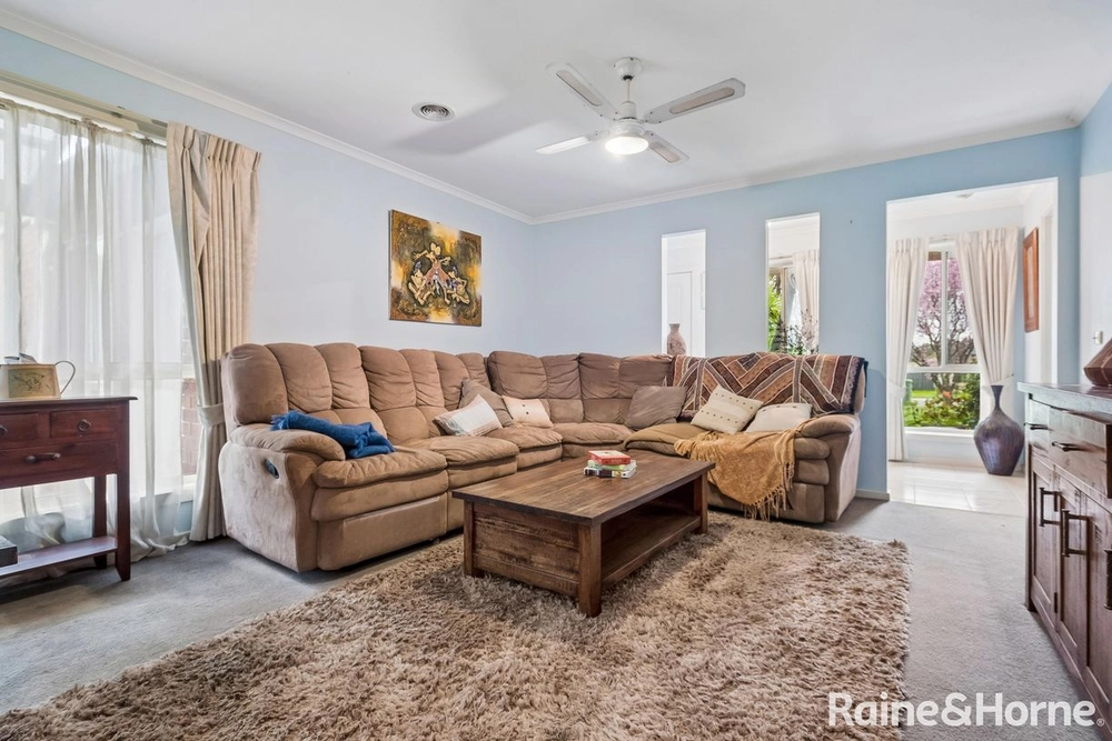 3 Banksia Crescent, Kyneton, Vic 3444, thumbnail 3 of 4