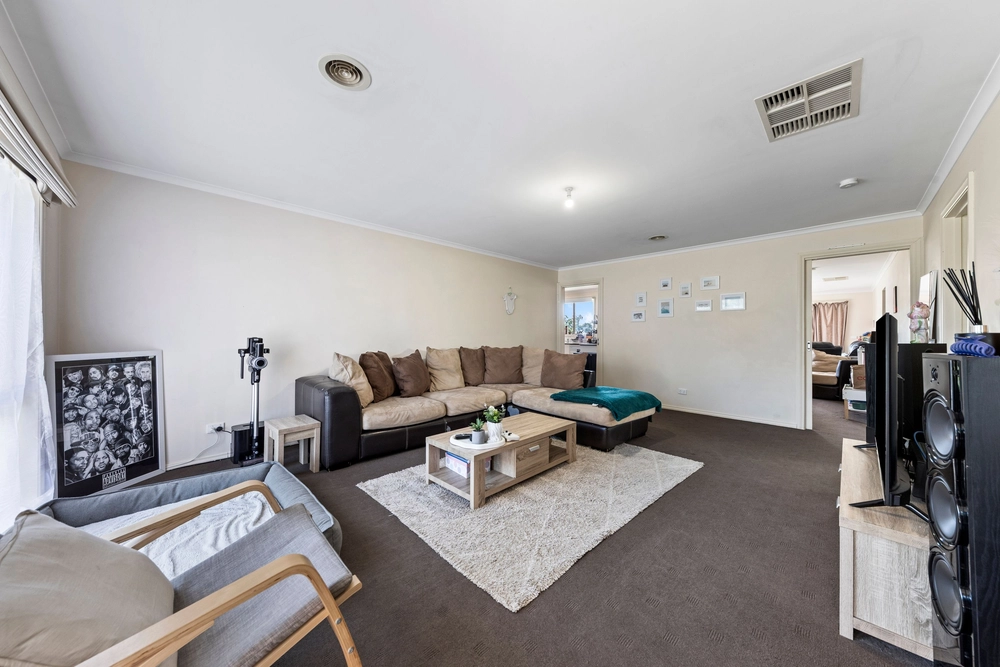 19 Davey Drive, Drouin, Vic 3818, thumbnail 4 of 4