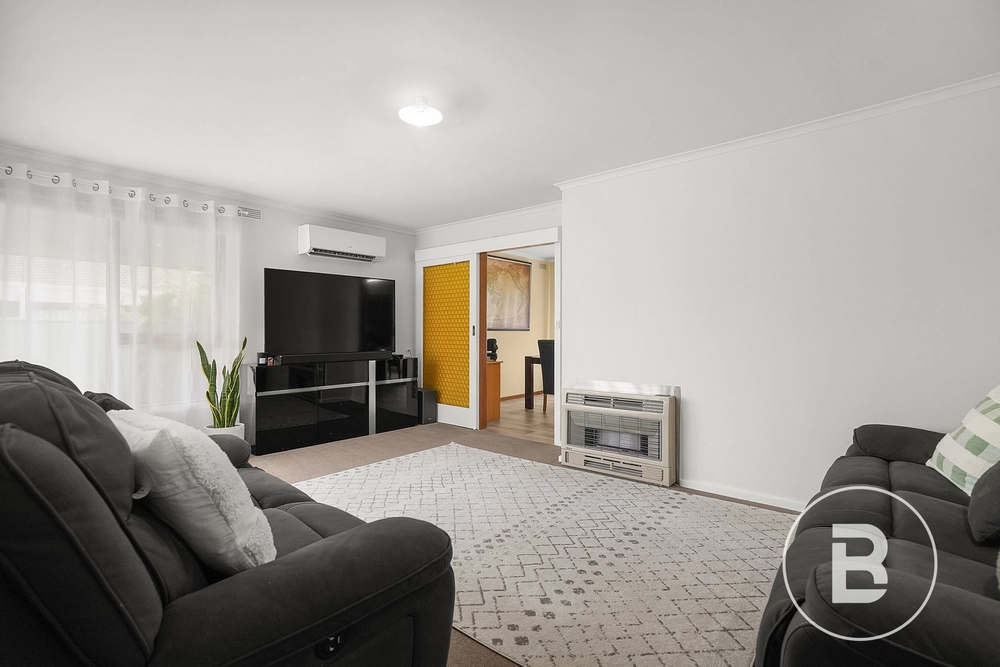 51 Lake Street, Wendouree, Vic 3355, thumbnail 4 of 4