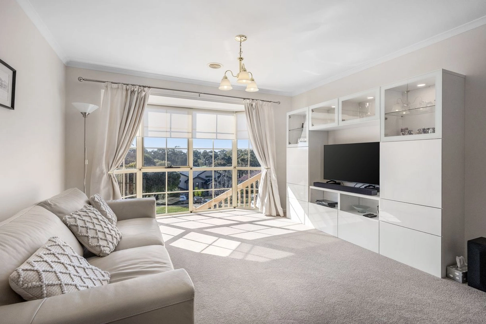35 Canterbury Avenue, Sunbury, Vic 3429, thumbnail 3 of 4