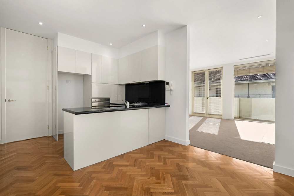4/72 Mathoura Road, Toorak, Vic 3142, thumbnail 3 of 4