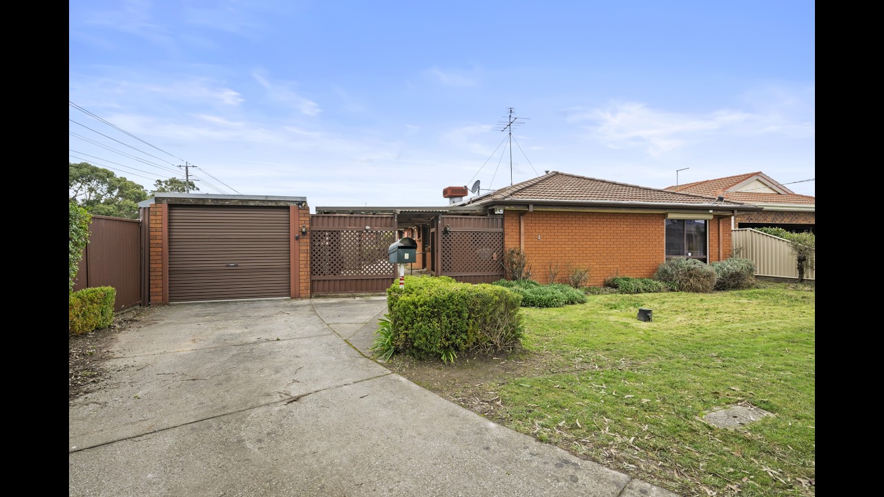 4 Waldie Close, Wendouree, Vic 3355, thumbnail 3 of 4