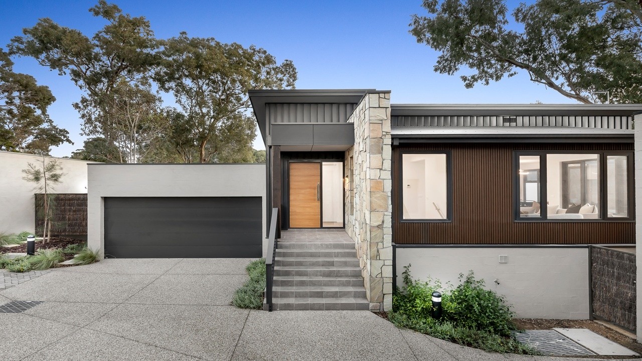 2 &  3/63 Batman Road, Eltham, Vic 3095, thumbnail 3 of 4