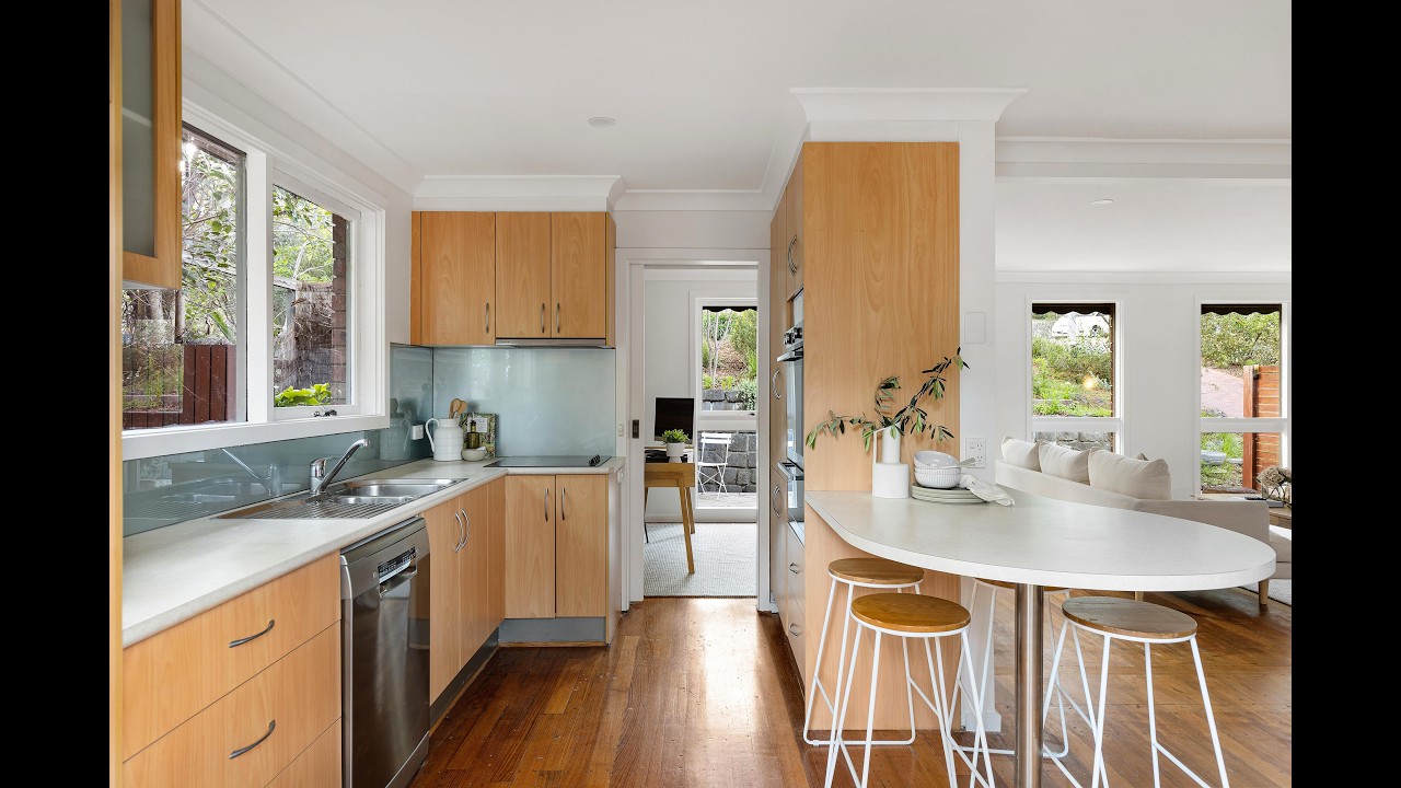 8 Meadow Crescent, Montmorency, Vic 3094, thumbnail 3 of 4