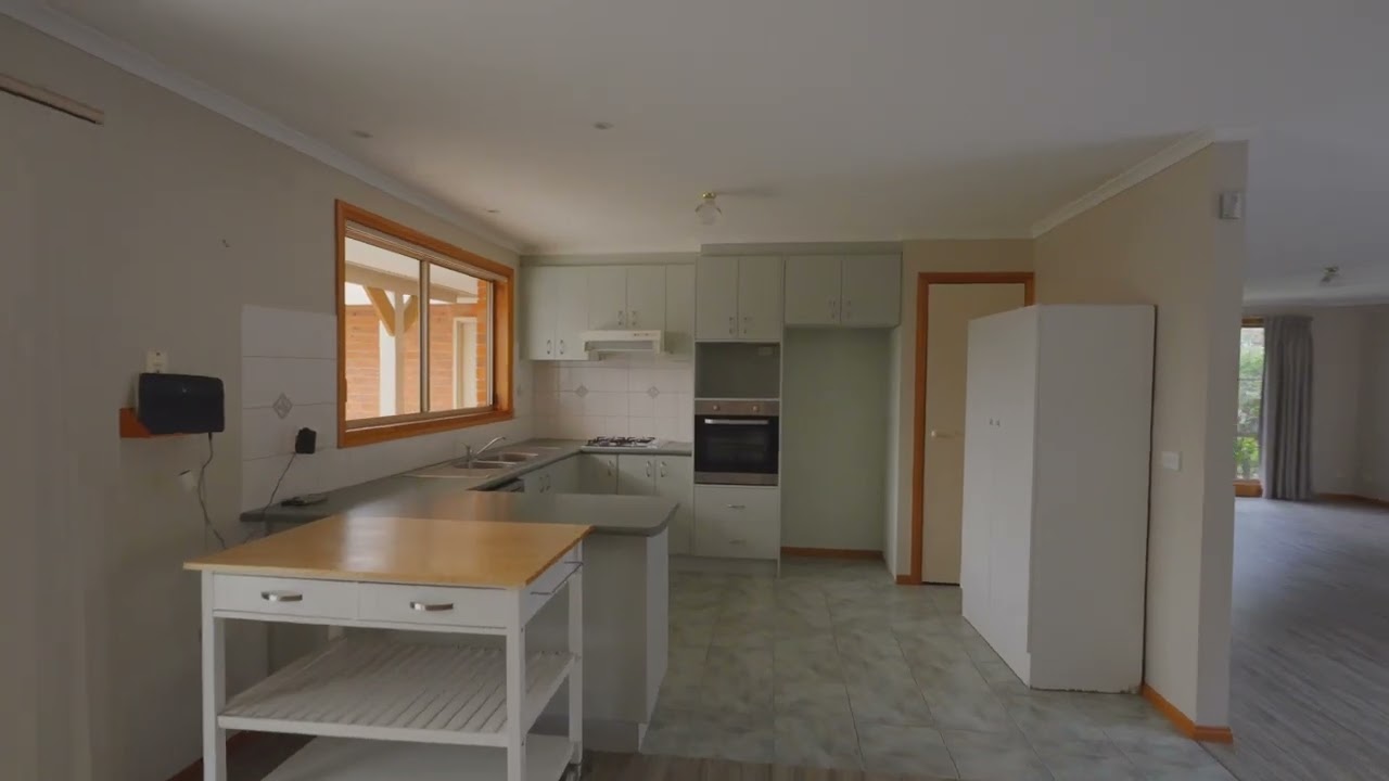 12 Naples Way, Pakenham, Vic 3810, thumbnail 3 of 4