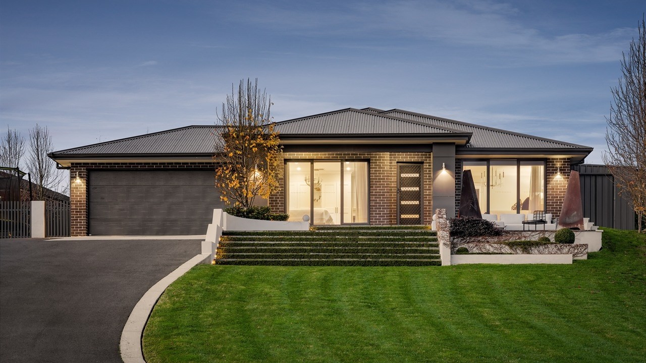 16 Holmsgarth Court, Brown Hill, Vic 3350, thumbnail 3 of 4