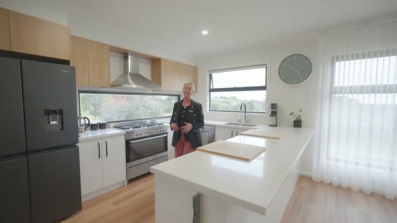 21 Home Valley Chase, Brown Hill, Vic 3350, thumbnail 3 of 4