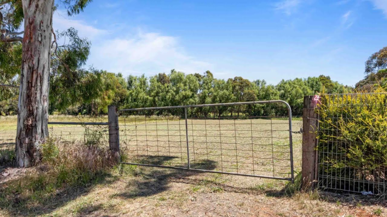 167 Howe Street, Miners Rest, Vic 3352, thumbnail 2 of 4