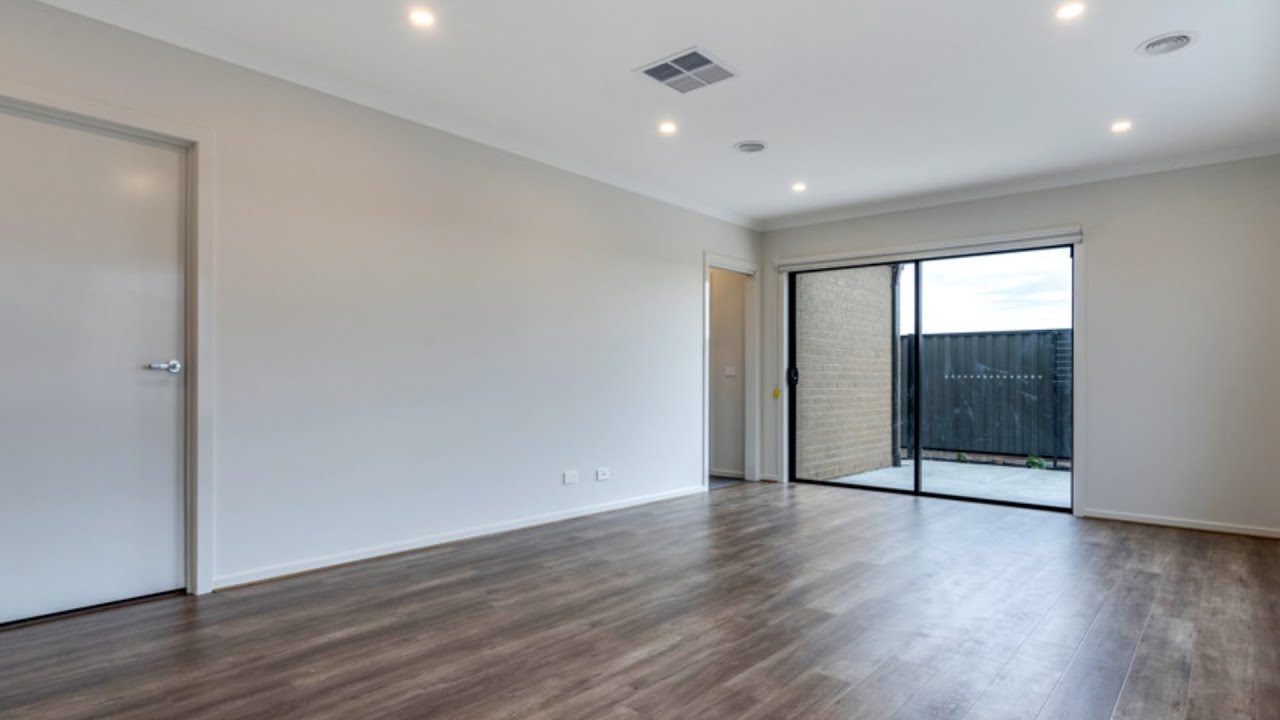 82 Molesworth Crescent, Donnybrook, Vic 3064, thumbnail 2 of 4