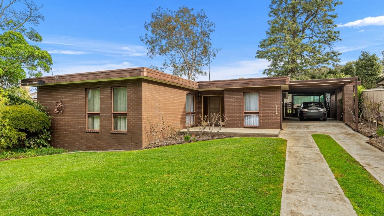 34 Walker Drive, Spring Gully, Vic 3550, thumbnail 3 of 4