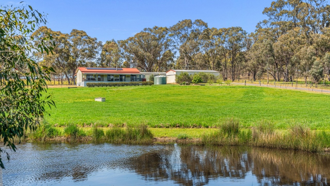705 Axe Creek Road, Axe Creek, Vic 3551, thumbnail 3 of 4